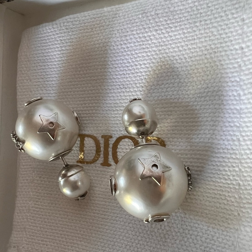Dior Beautiful Pearl Studs